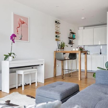 Modern New 1-Bedroom Home Stunning Views Londen Buitenkant foto