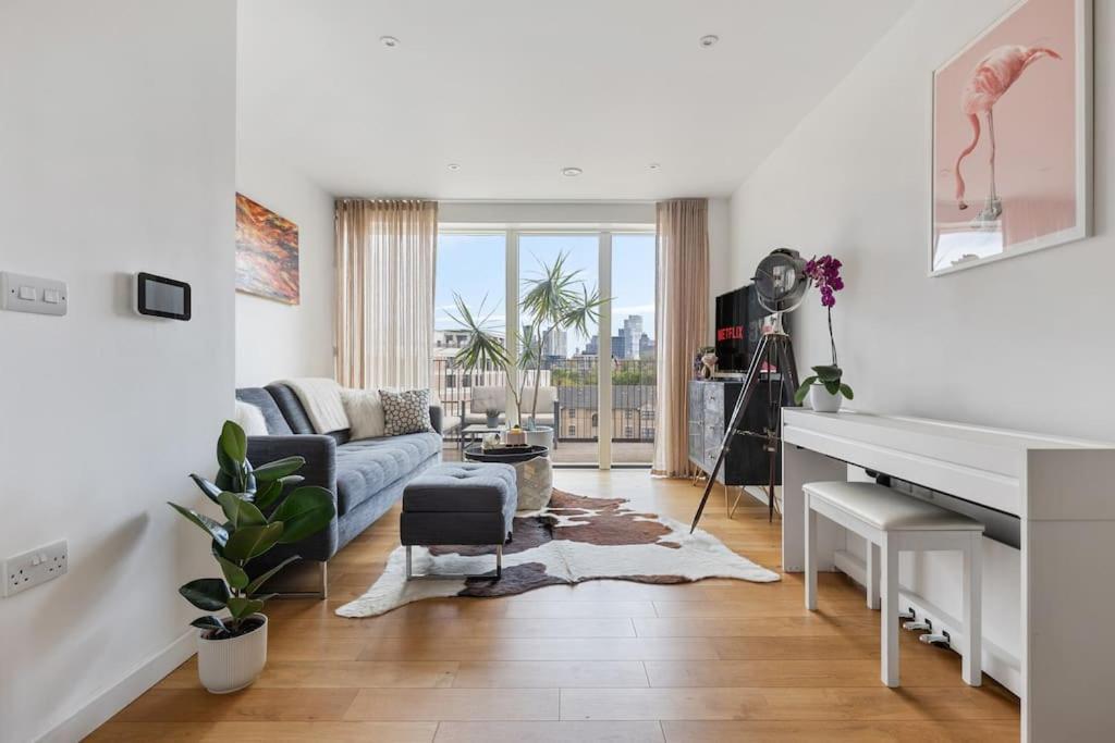 Modern New 1-Bedroom Home Stunning Views Londen Buitenkant foto