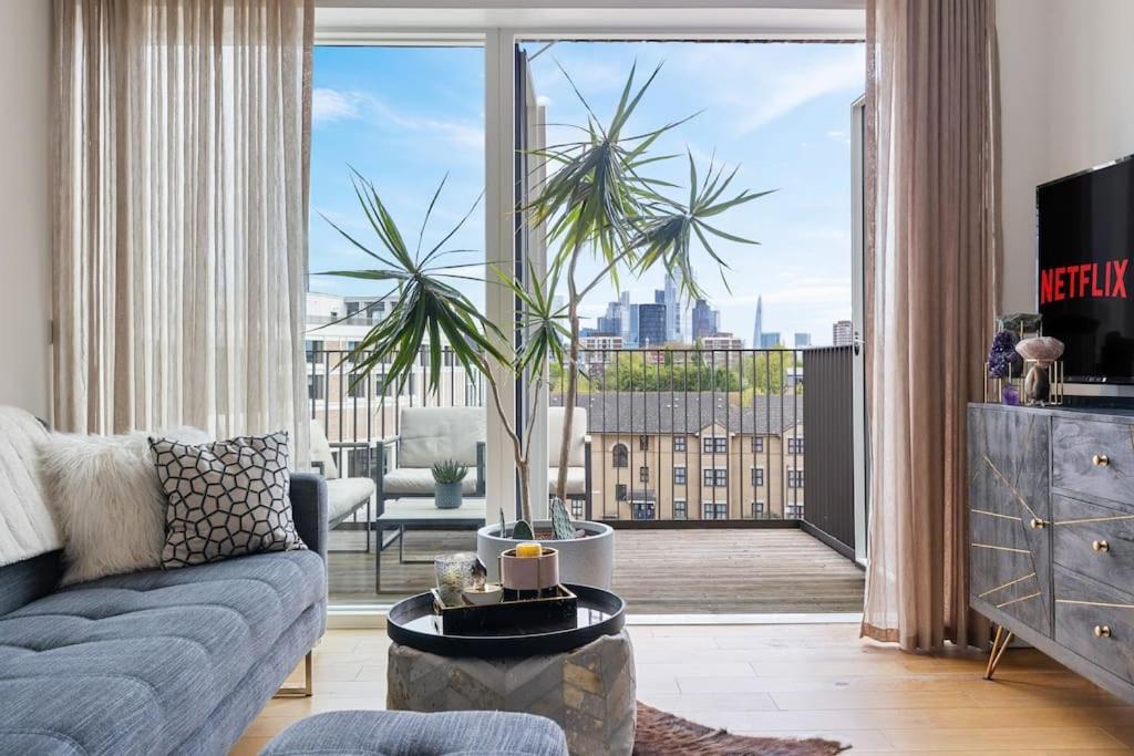 Modern New 1-Bedroom Home Stunning Views Londen Buitenkant foto